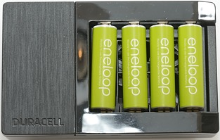 CARICABATTERIE CEF15 - DURACELL - INCLUSE 4 AA NiMH DA 1300 mAh - Giemme  Battery