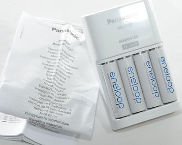 Panasonic Eneloop BQ-CC17 fast charger+ 4x NiMh AA 1900mAh batteries