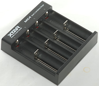 Chargeur d'accumulateurs 4 slots MC4 made in Xtar