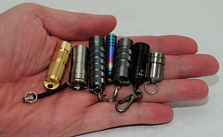Mini LED Long Life Taschenlampe Schlüsselanhänger Flashlight Knopfbatterie Weiß 